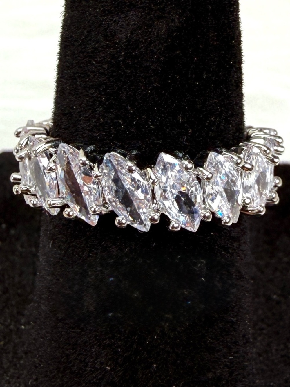 Elegant Silvertone Crystal Bling Eternity Band sz 5 Ring
